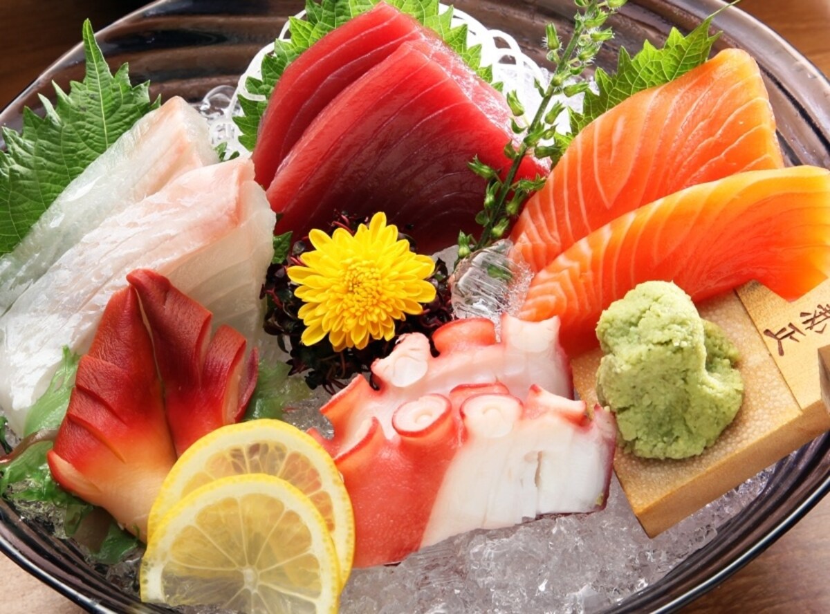 4. Sashimi (刺身)