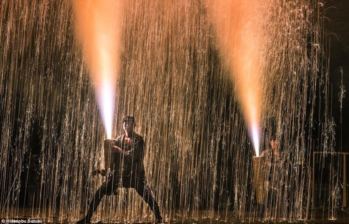 Spectacular Handheld Bamboo Fireworks Photos All About Japan