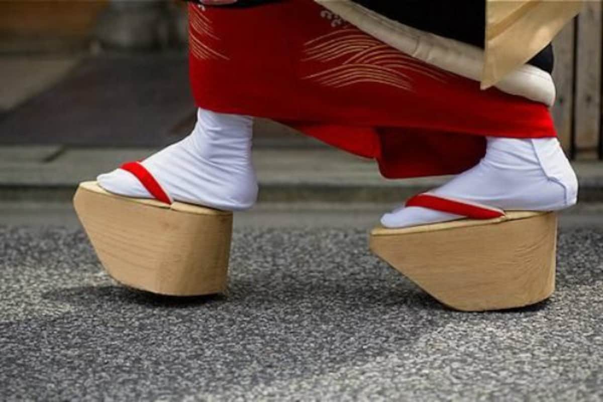 How to Properly Wear 'Geta' | All About 