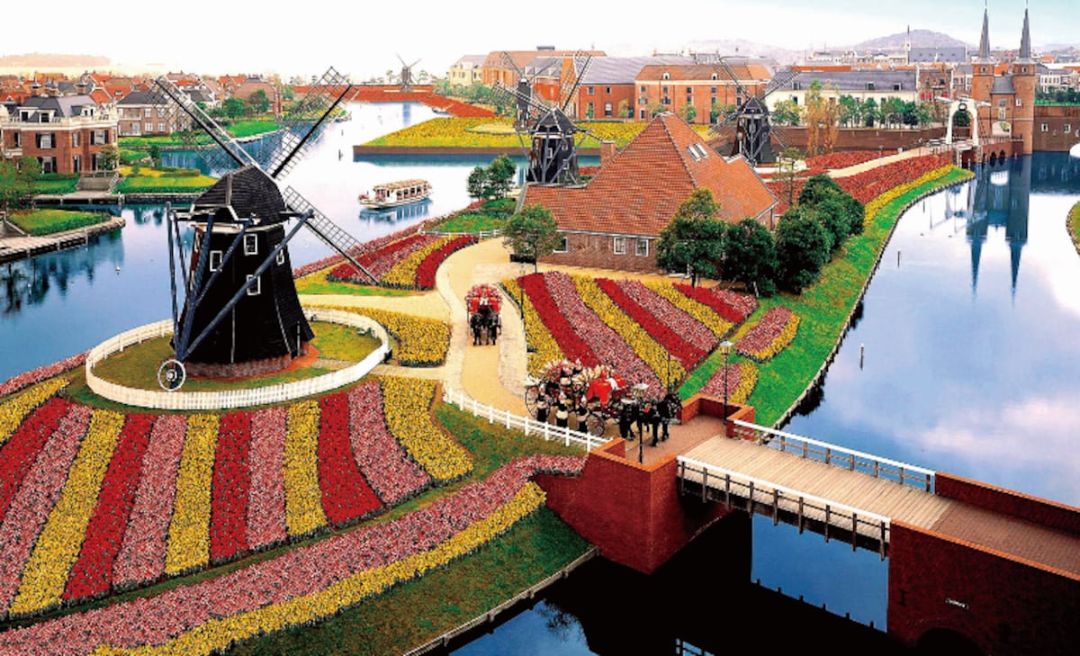 10. Huis Ten Bosch