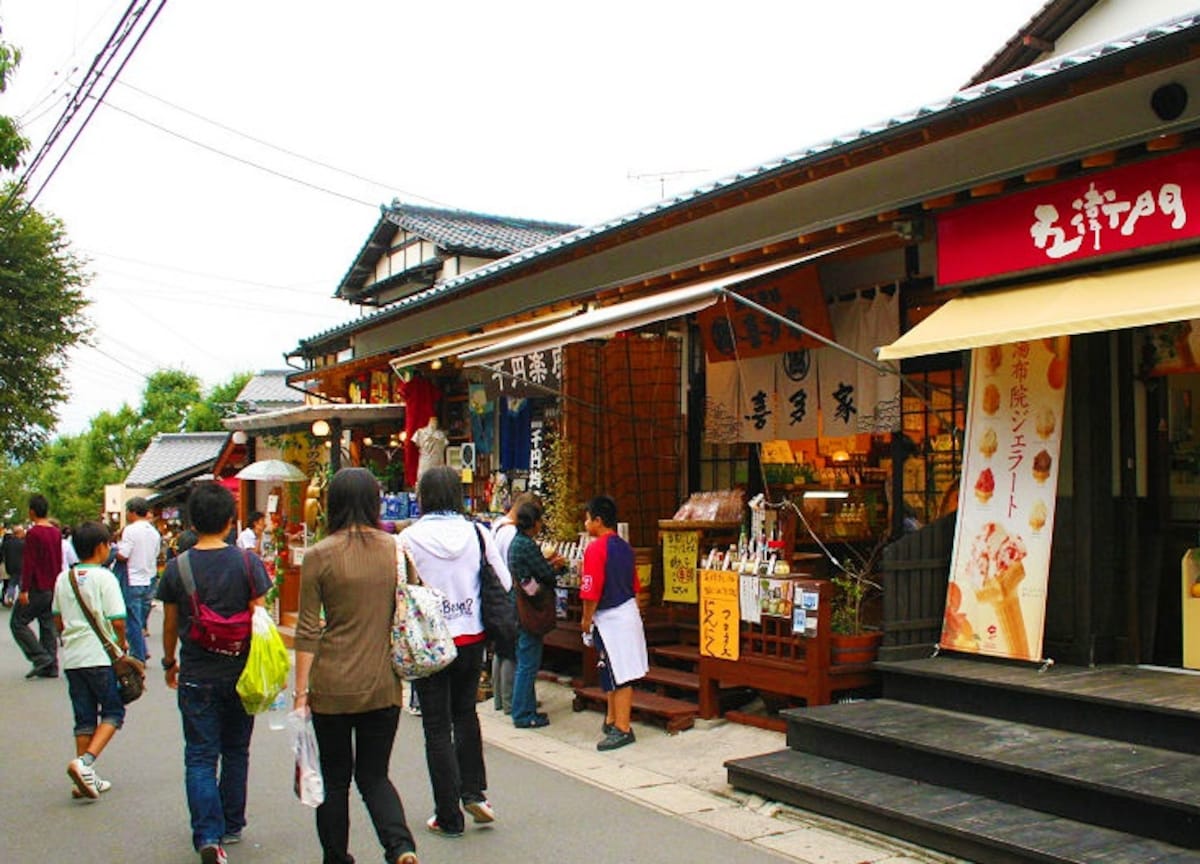 2. Yu-no-Tsubo Road (Yufuin)