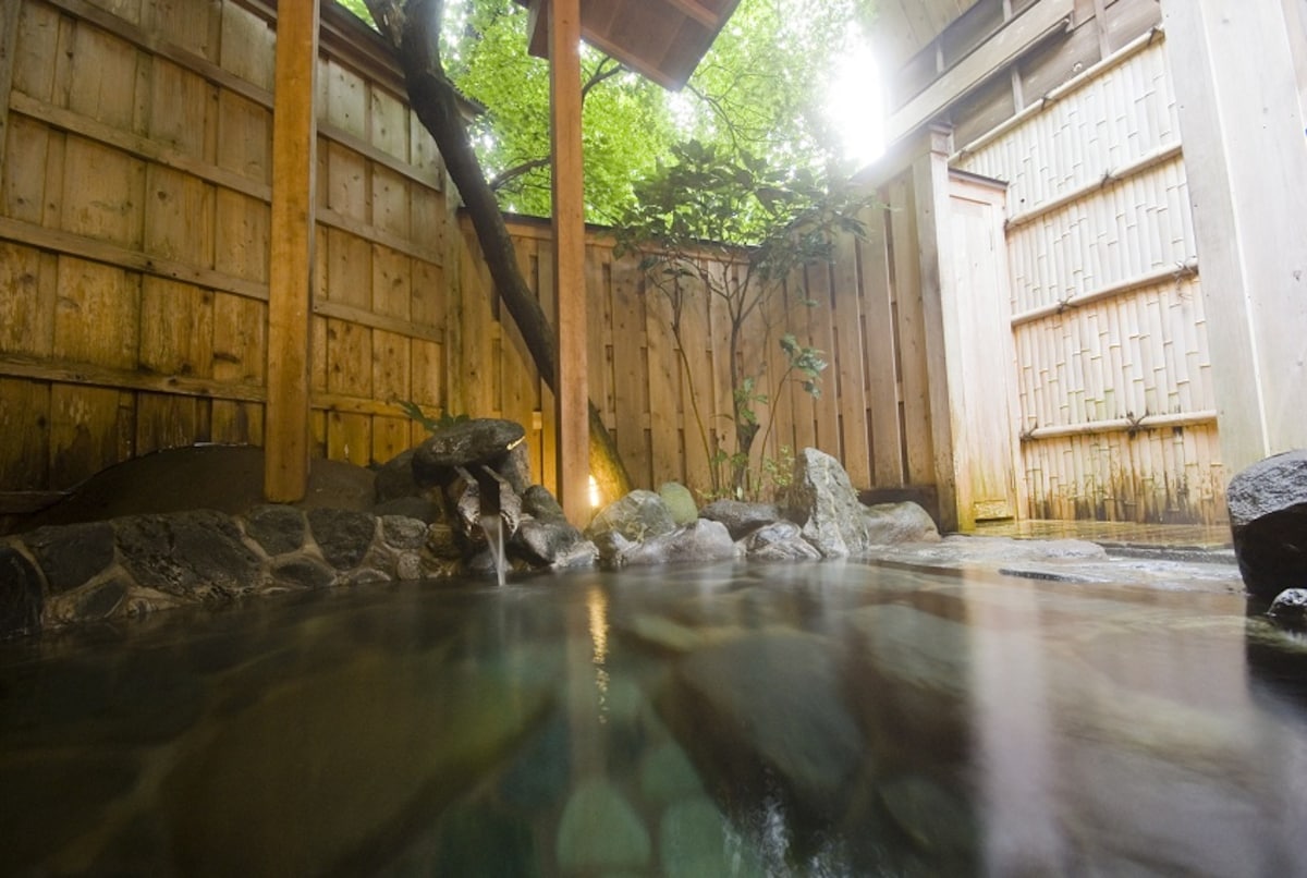 9 Classic Yugawara Ryokan with Private Baths | All About Japan