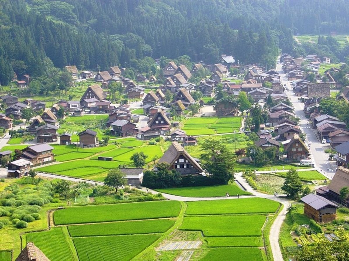 3. Shirakawa-go (Gifu)