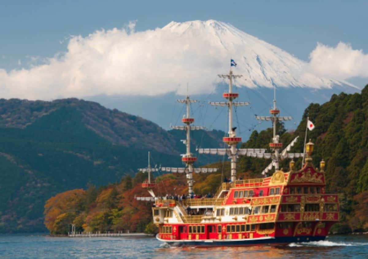 cruise on lake ashi japan