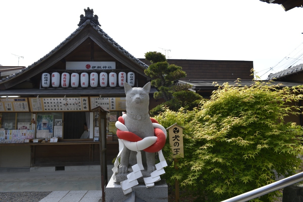 สุนัขในศาลเจ้า Inu Shrine