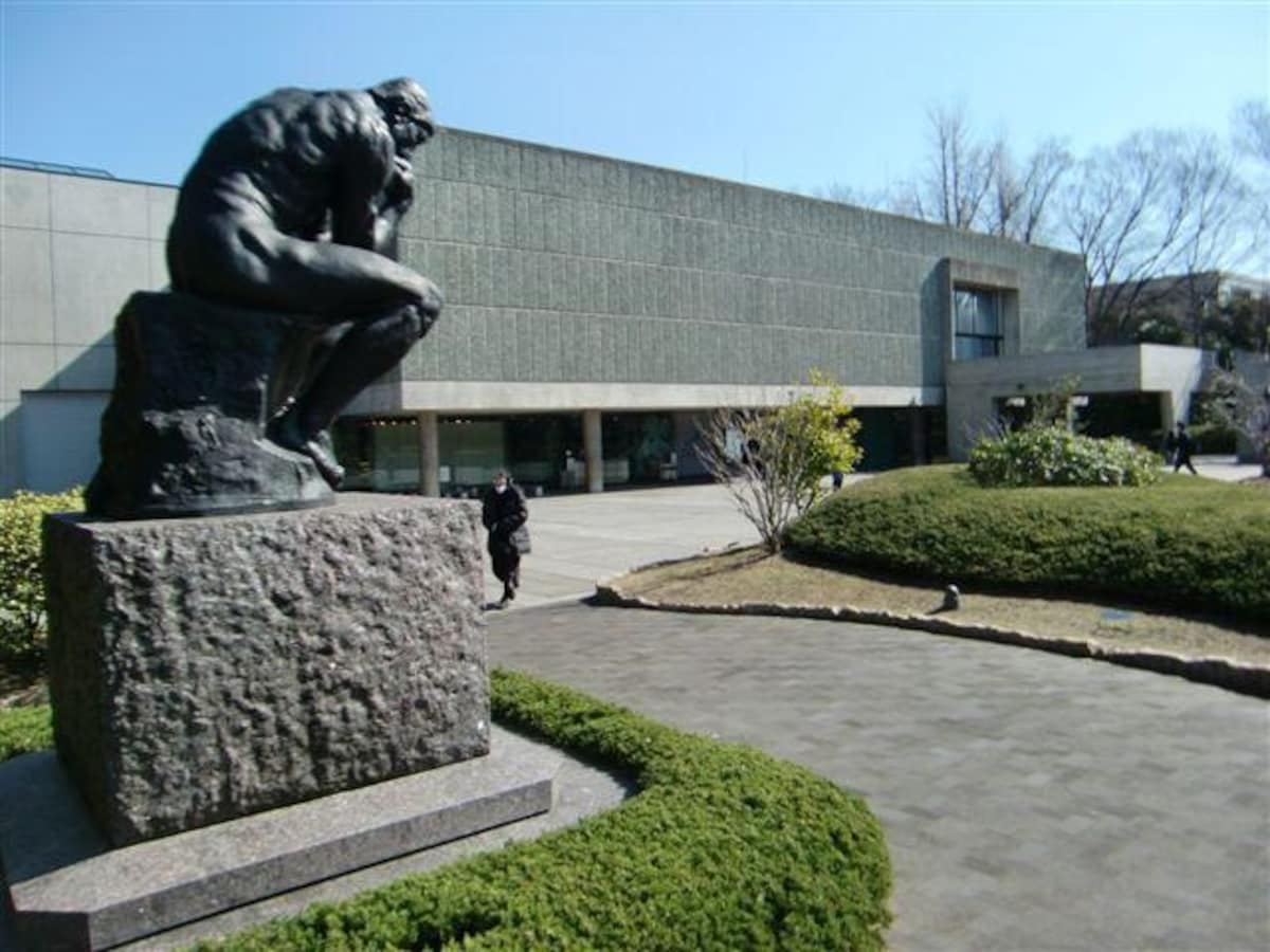 5. รูปปั้นคนครุ่นคิด (The Thinker) ของ Auguste Rodin