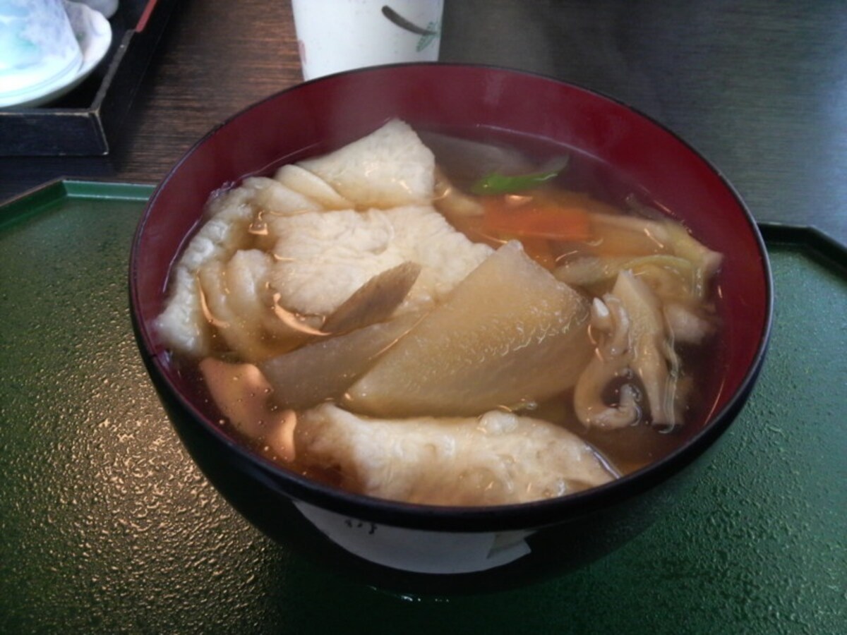 1. Senbei Hotpot (Aomori)