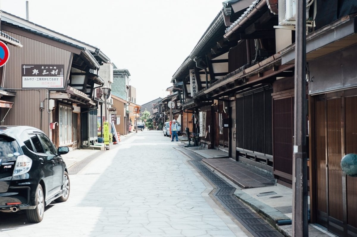 先从金屋町开始，进入高冈的昭和气息