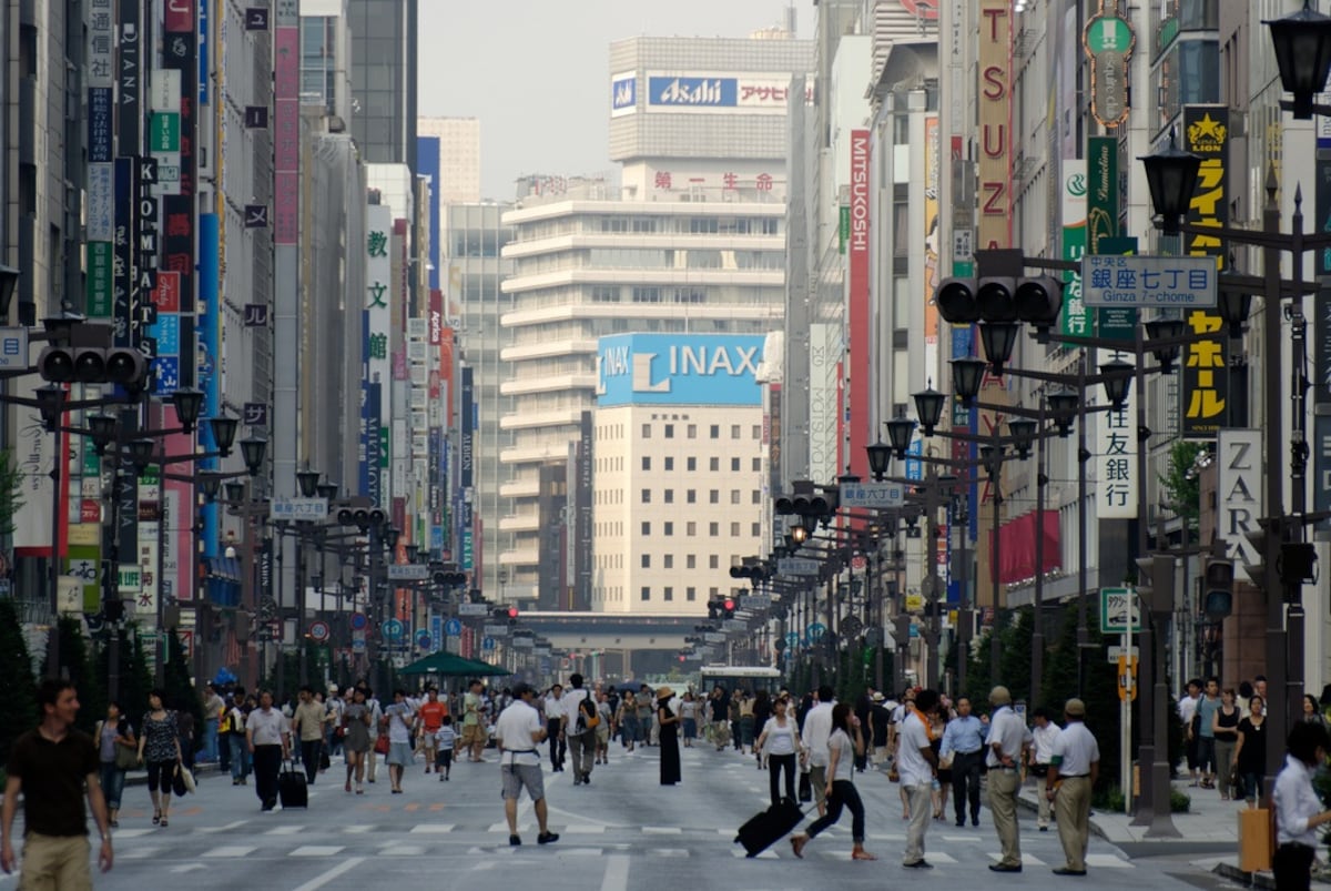 E tokyo. Улица Омотэсандо в Токио. Гиндза. Япония сейчас.