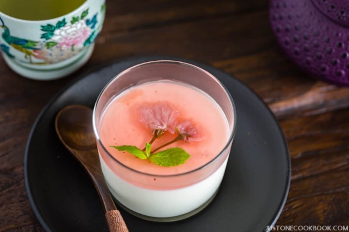 1. Cherry Blossom Milk Pudding
