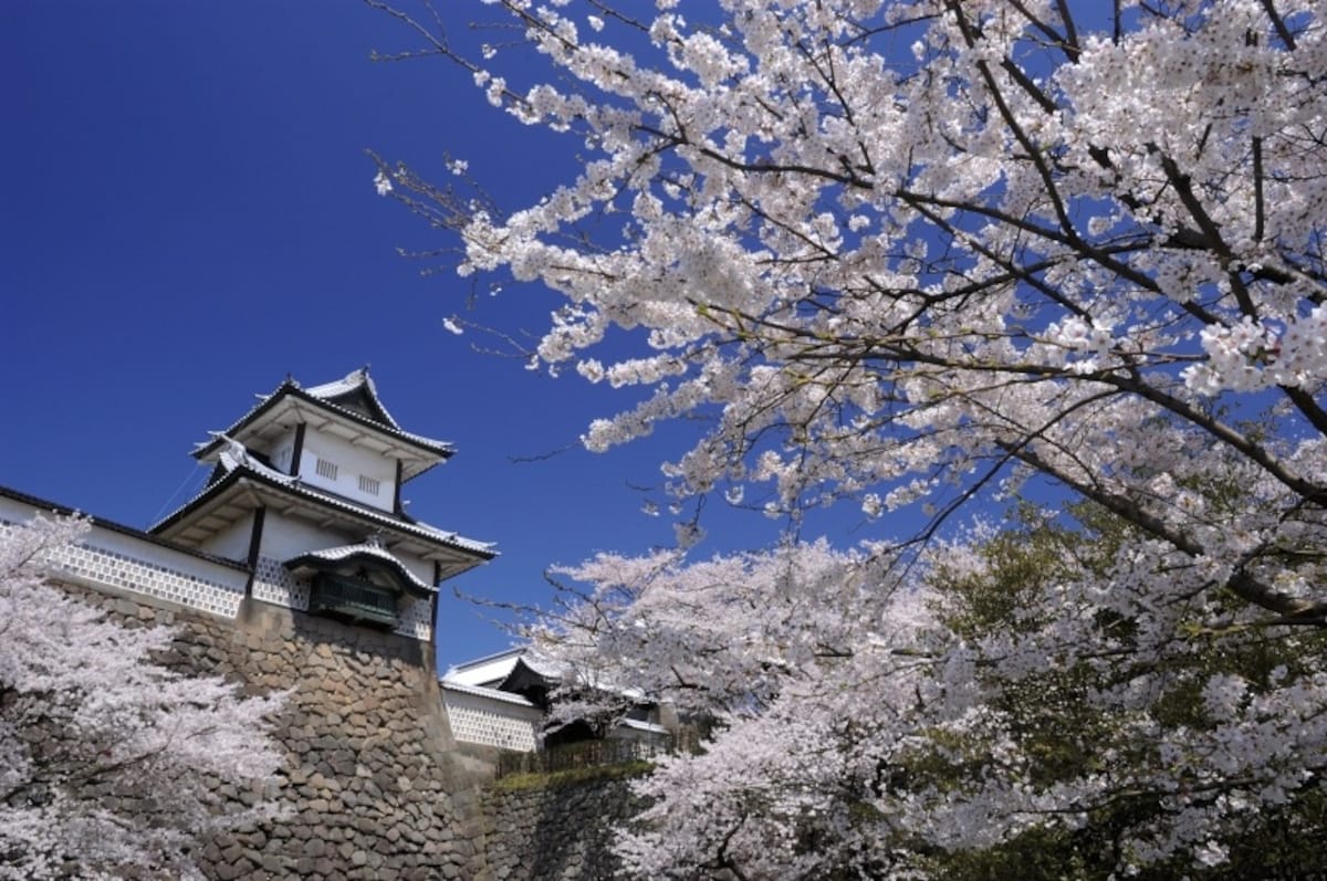 1. Kenrokuen Garden (Kanazawa, Ishikawa)