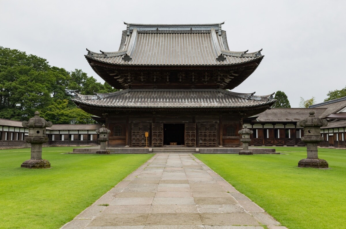 5. 在瑞龍寺體驗座禪，抄寫經文