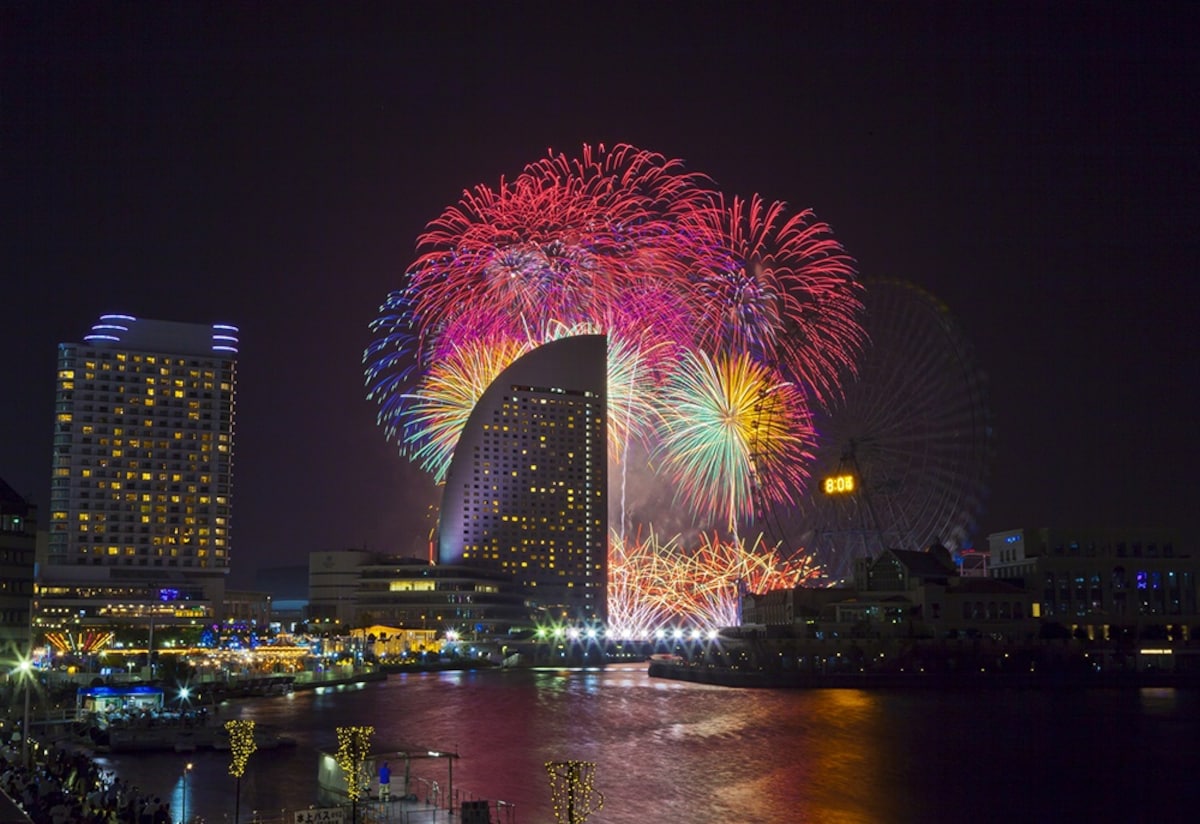 2. แสงยามค่ำคืนของ Minato Mirai 21