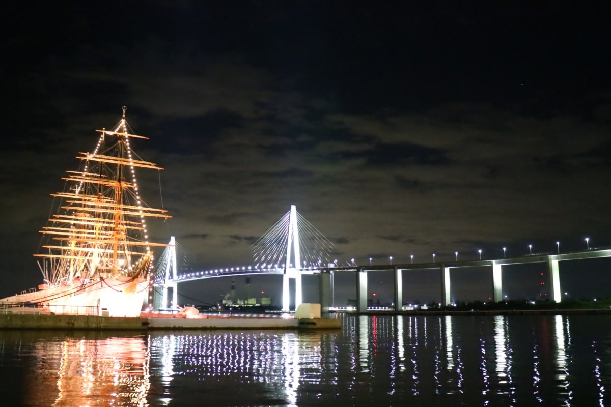 4. Shinminato Bridge Ainokaze Promenade