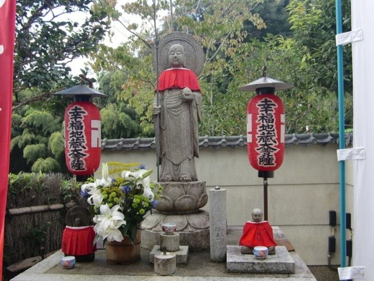 祈求美貌與戀愛運的能量景點｜鈴蟲寺