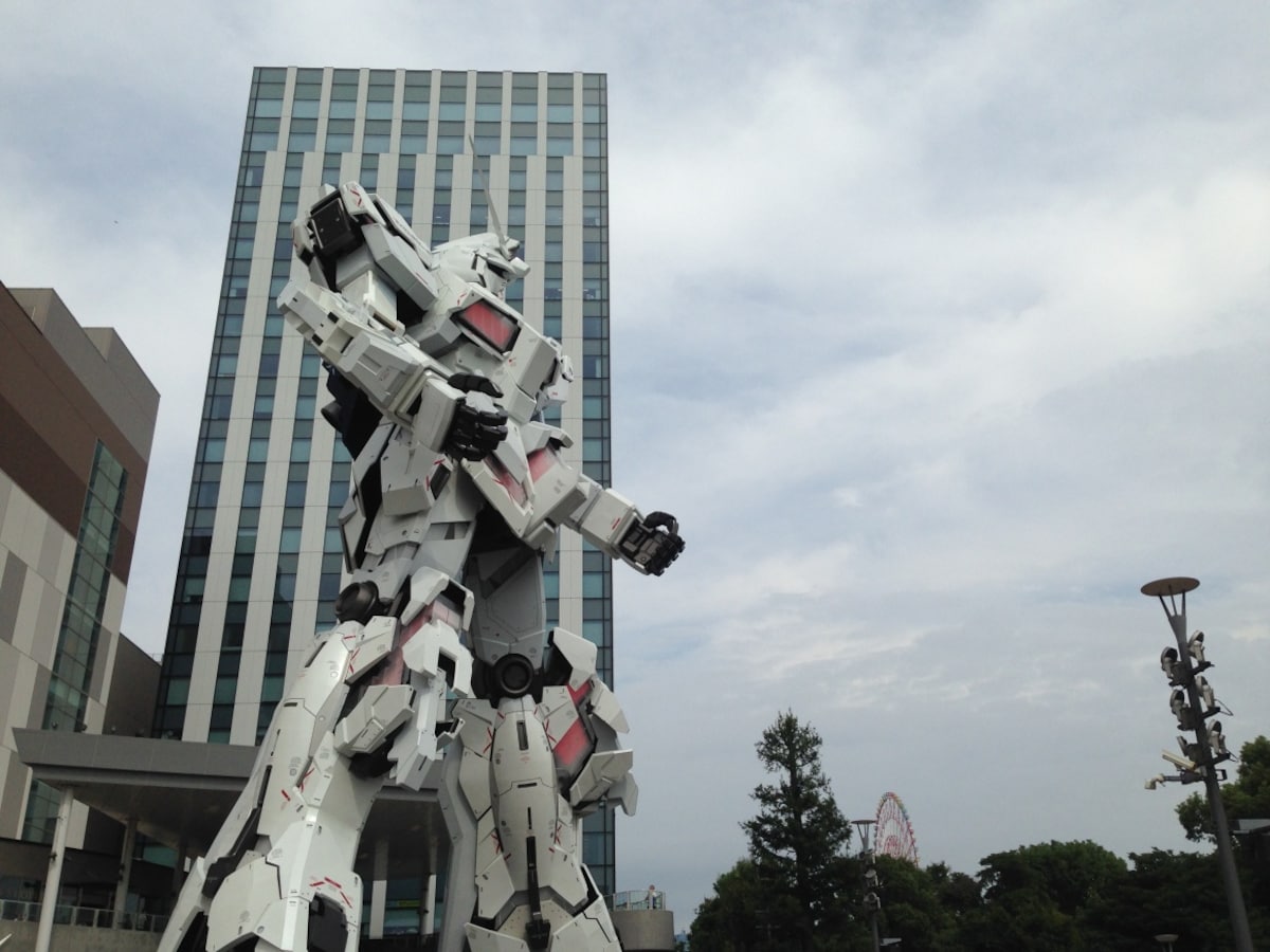 gundam statue