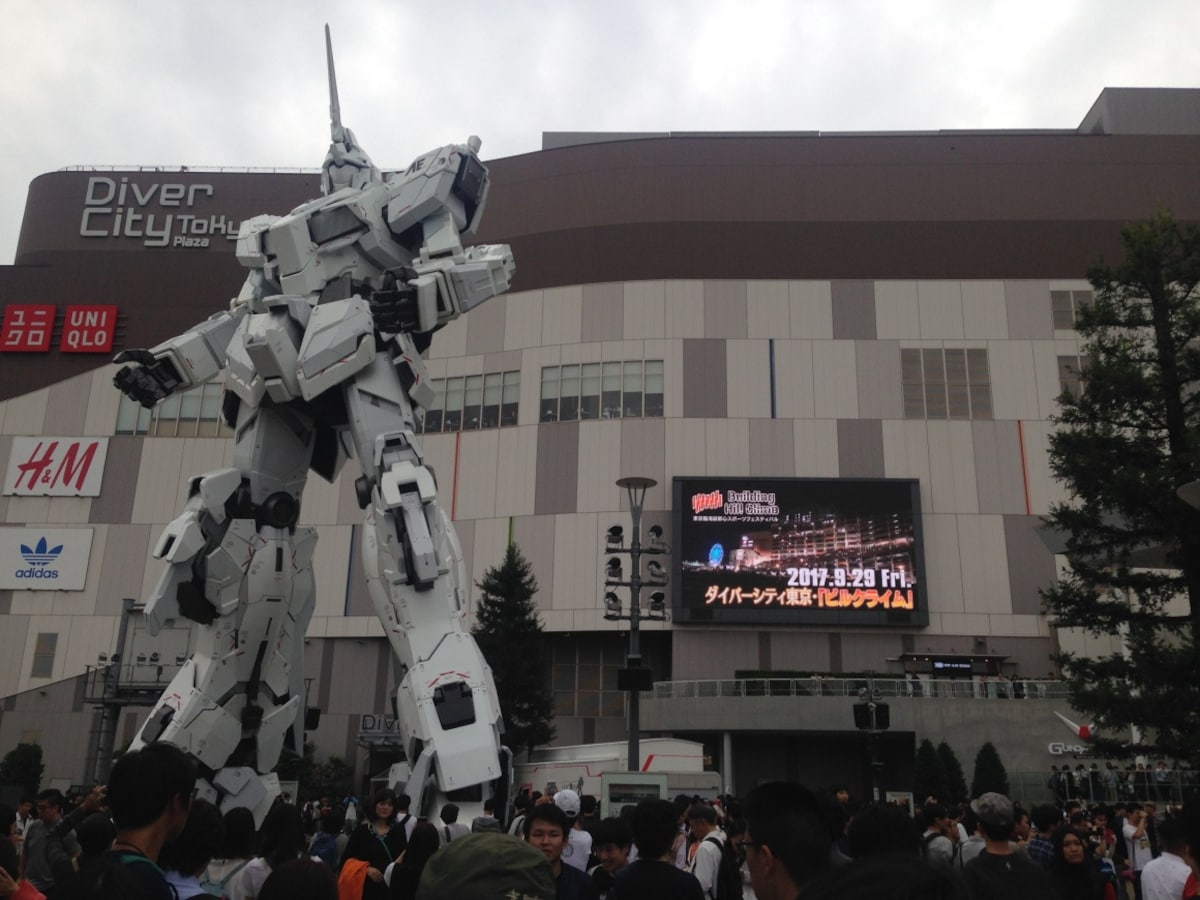 giant gundam statue