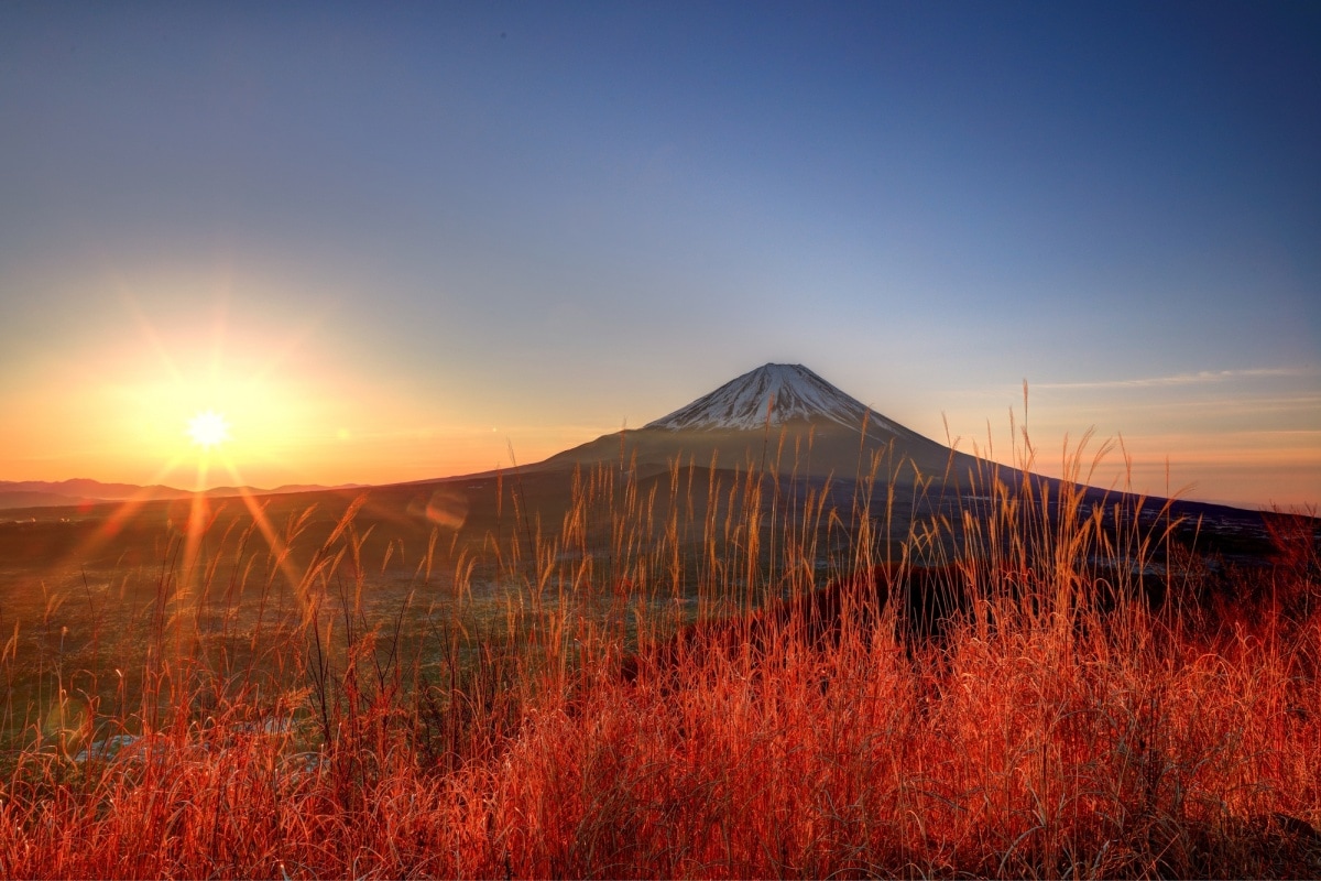 湖面漾起潮紅波瀾│山梨 精進湖