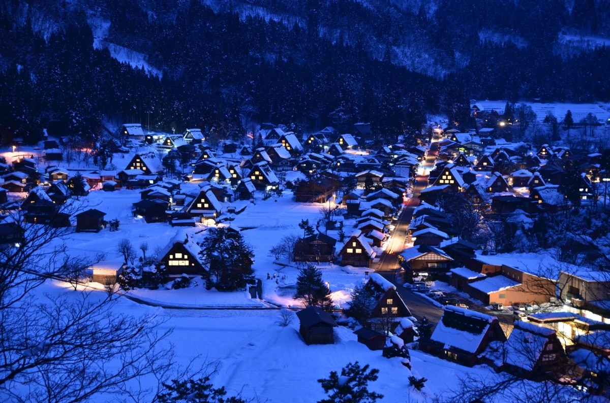 ■ 饱览世界遗产的极致美景 — 岐阜白川郷荻町城迹展望台