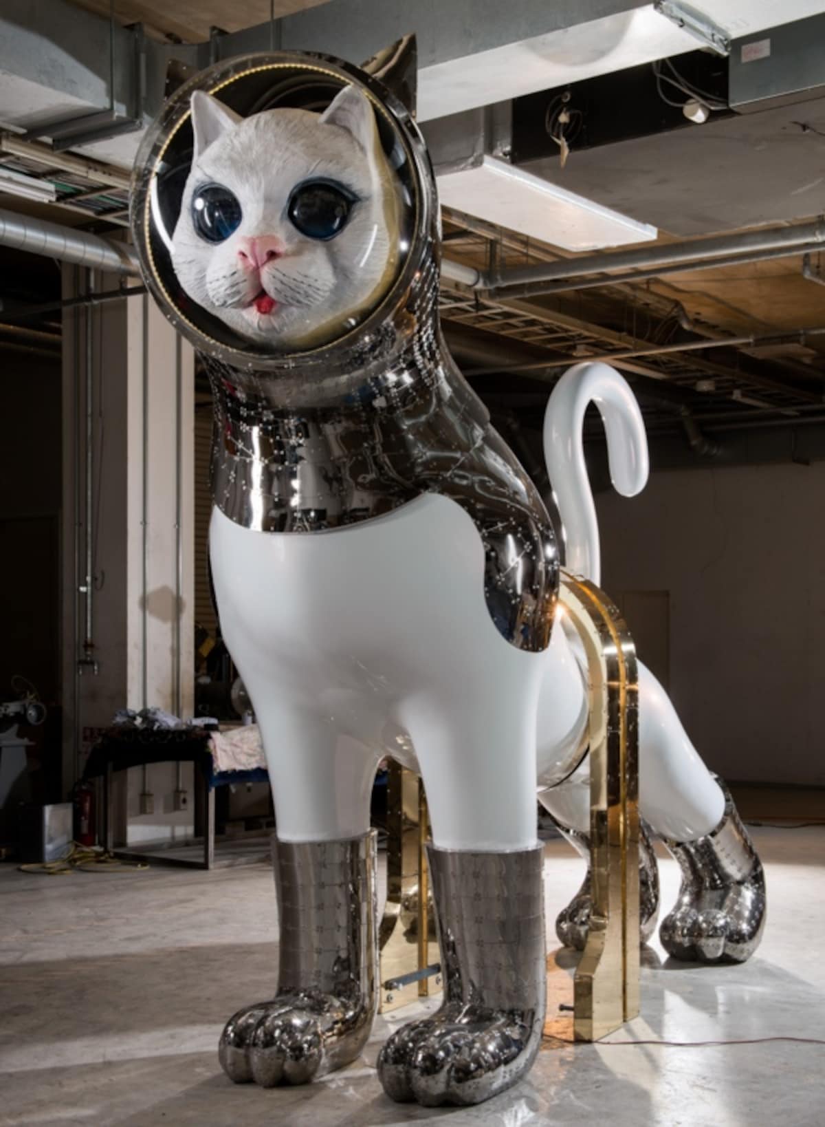 realistic cat sculpture