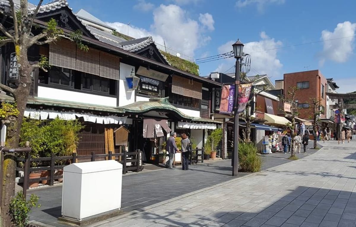 เดินช๊อปและชิมที่ Dazaifu Tenmangu Omotesando