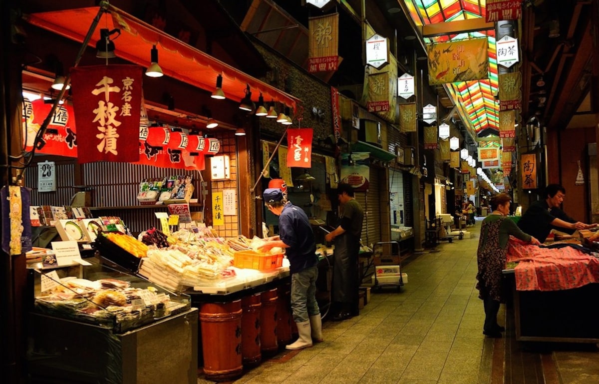 Торговая японии. Рынки Киото. Нишики Киото. Nishiki Market Kyoto. Нисикё рынок Киото.