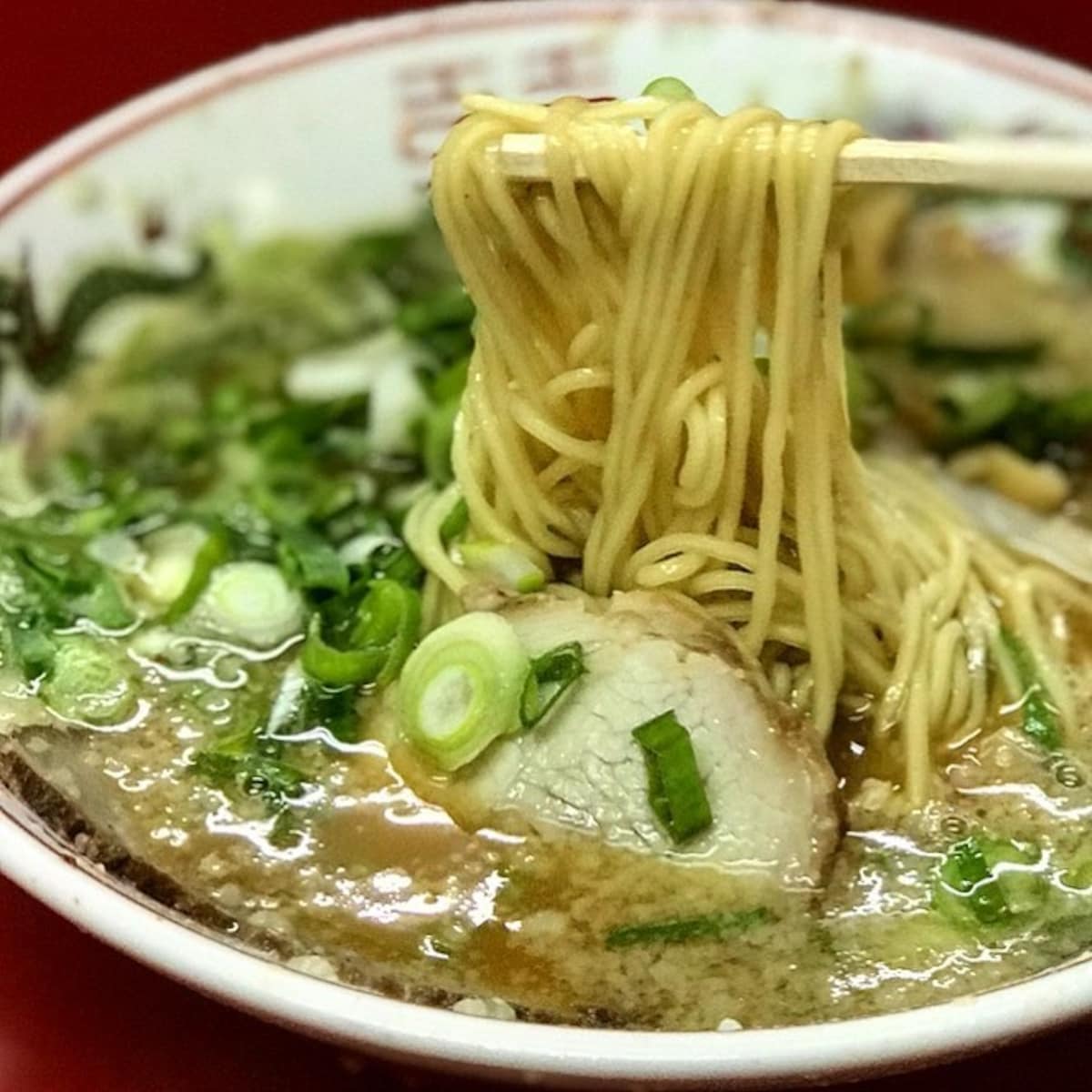 後背油脂醬油拉麵始祖之一｜韻味濃醇的醬油拉麵「ますたに 今出川店」