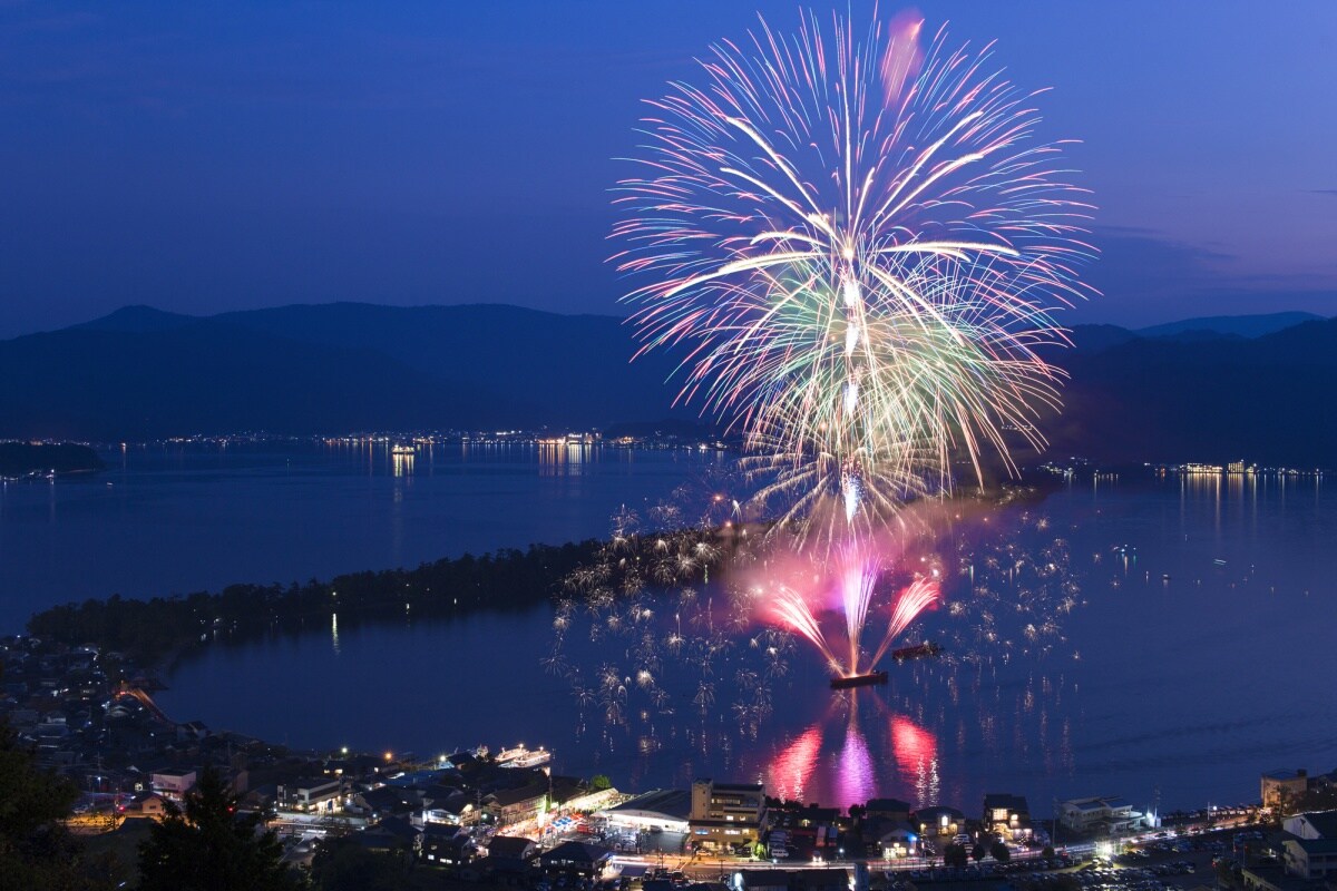 6.เทศกาลดอกไม้ไฟ มิยาซึโทโรนางาชิ จังหวัดเกียวโต (Miyazu Toronagashi Firework Festival Kyoto)