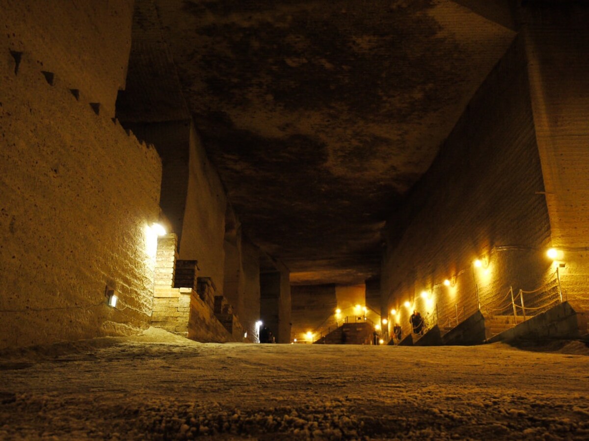 Underground palace