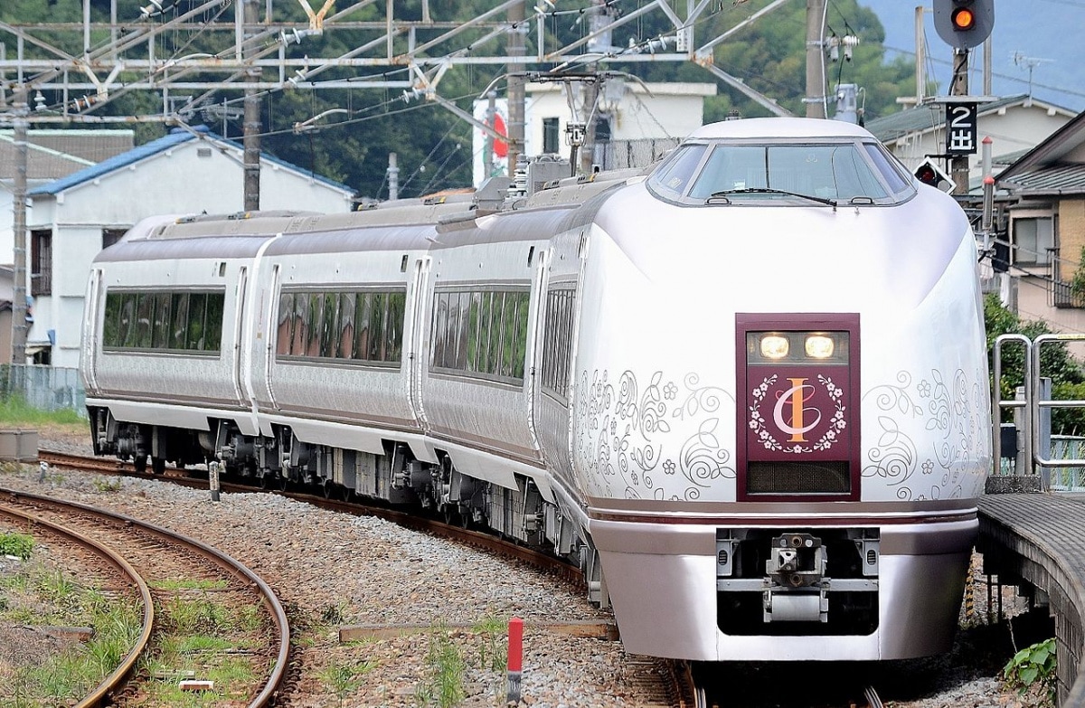 2. IZU CRAILE รถไฟชมความงามของชายฝั่งทะเลภูมิภาคคันโต