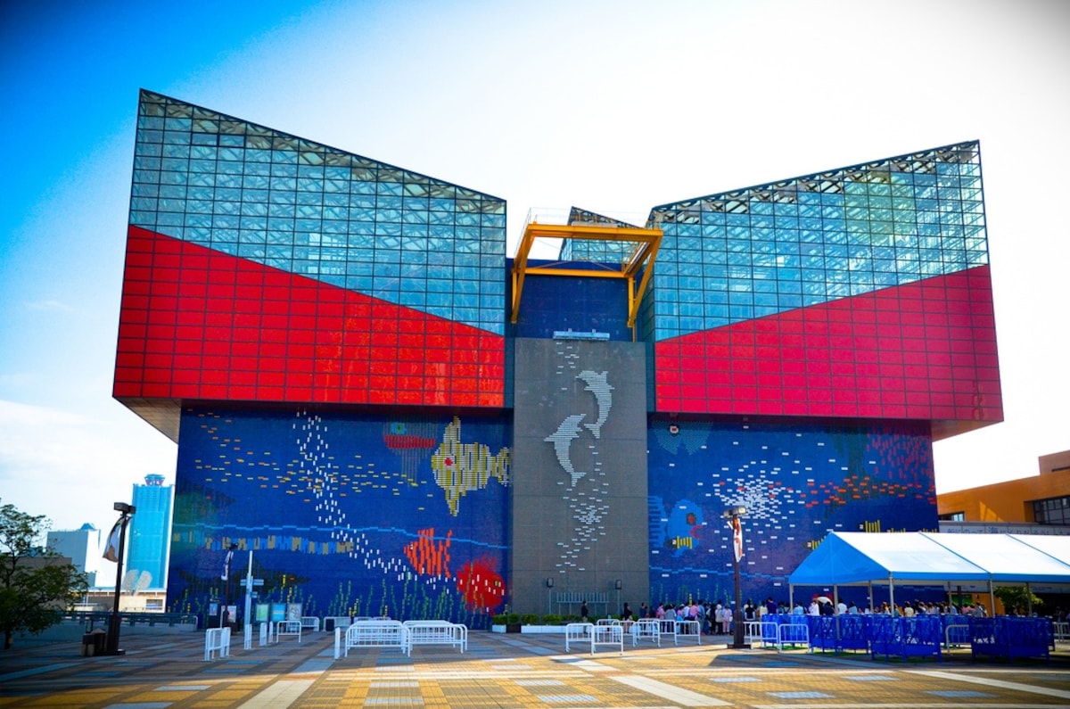 2. Osaka Aquarium KAIYUKAN