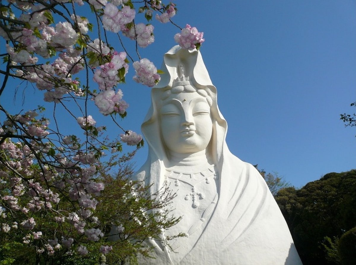 2 โอฟุนะ คันนน (Ōfuna Kannon)