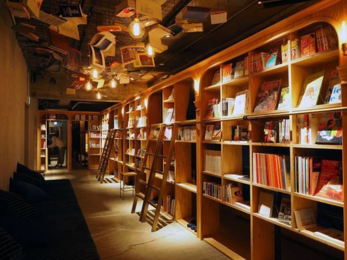 Japanese library. Кафе библиотека в Японии. Бар-книга а. Book and Bed Tokyo Bar.