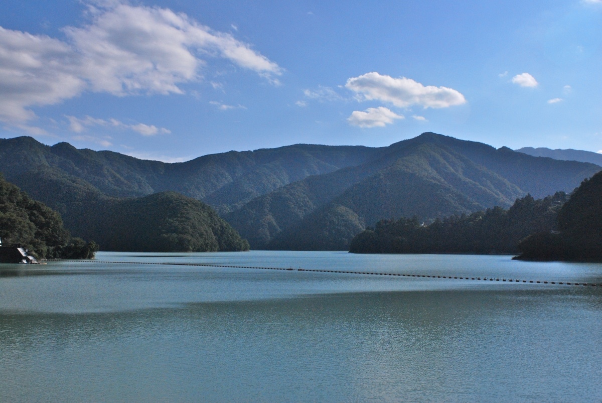 6. Okutama ชมความงามของภูเขา ลำธาร และทะเลสาบกว้างใหญ่