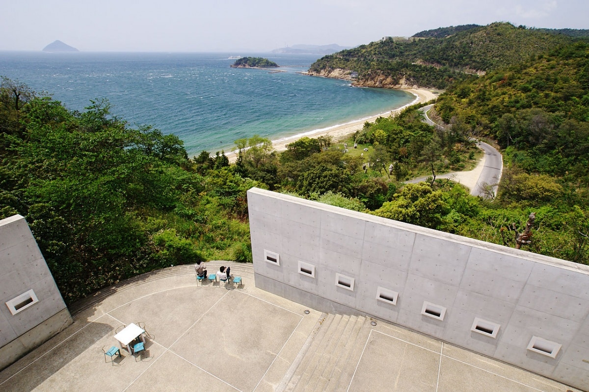 3. หอศิลป์บนเกาะนาโอชิม่า (Benesse House, Naoshima)