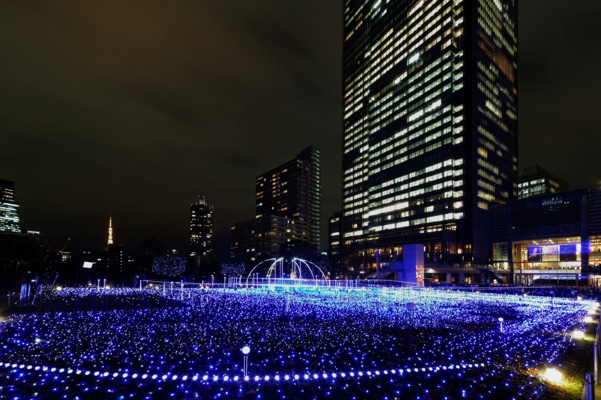 2. งานประดับไฟโตเกียว มิดทาวน์ คริสต์มาส (Tokyo Midtown Christmas, Tokyo)