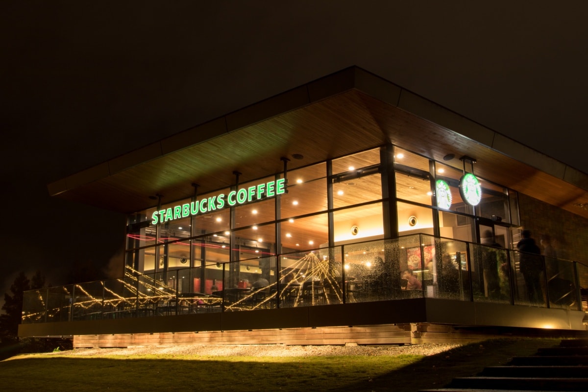 5. สตาร์บัคส์ สาขาคันซุยปาร์ค จังหวัดโทยามา (Starbucks Kansui Park, Toyama)