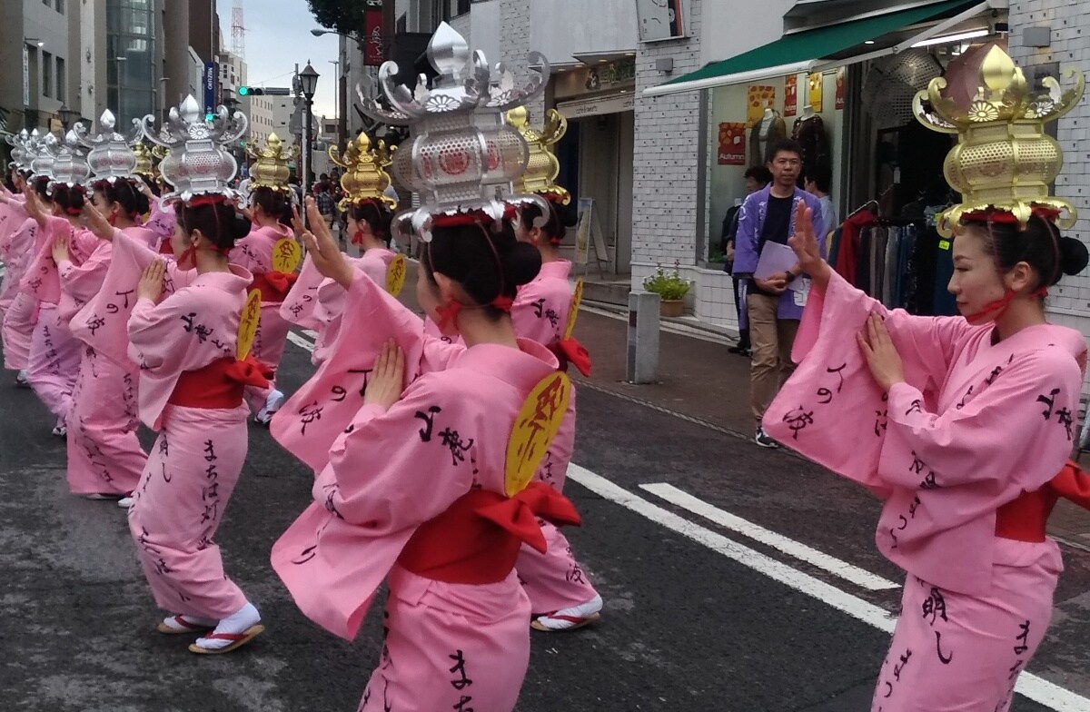 燈花指路祈求平安出行的特色舞蹈「熊本・山鹿燈籠祭／燈籠舞 (山鹿灯籠踊り)」