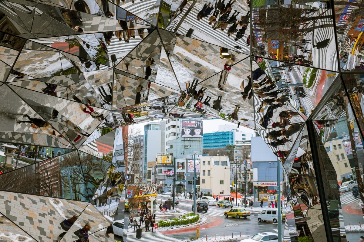 1. ทางเข้าห้างโตคิวพลาซ่า โอโมเตซันโดะ ฮาราจูกุ (Tokyu Plaza Omotesando Harajuku)