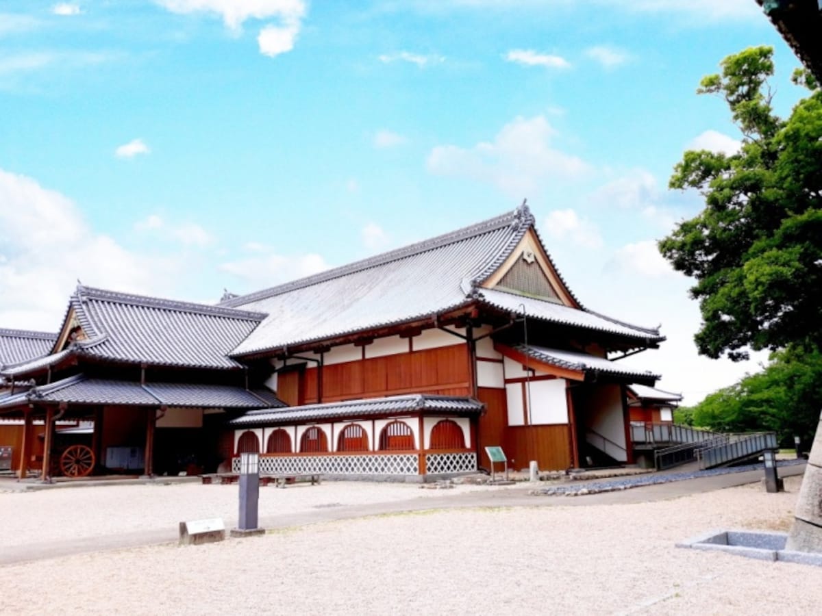 16. Saga Prefectural Honmaru History Museum (Saga City, Saga Prefecture)