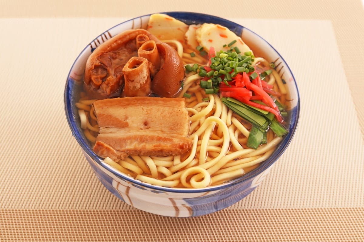 10. โอกินาวาโซบะ จังหวัดโอกินาวา (Okinawa Soba, Okinawa)