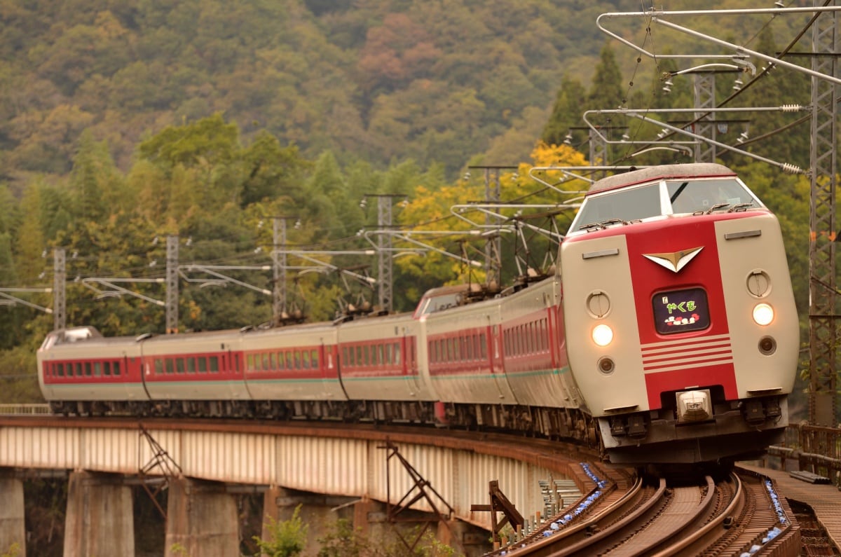 1 ชินกังเซน + รถไฟด่วน (แนะนำสำหรับท่านที่ถือ JR Pass เท่านั้นค่ะ)