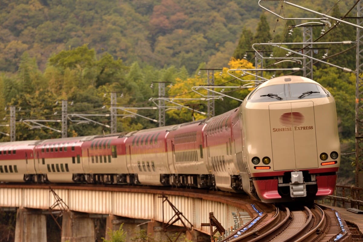 2 รถไฟตู้นอนสายโรแมนติก Sunrise Izumo