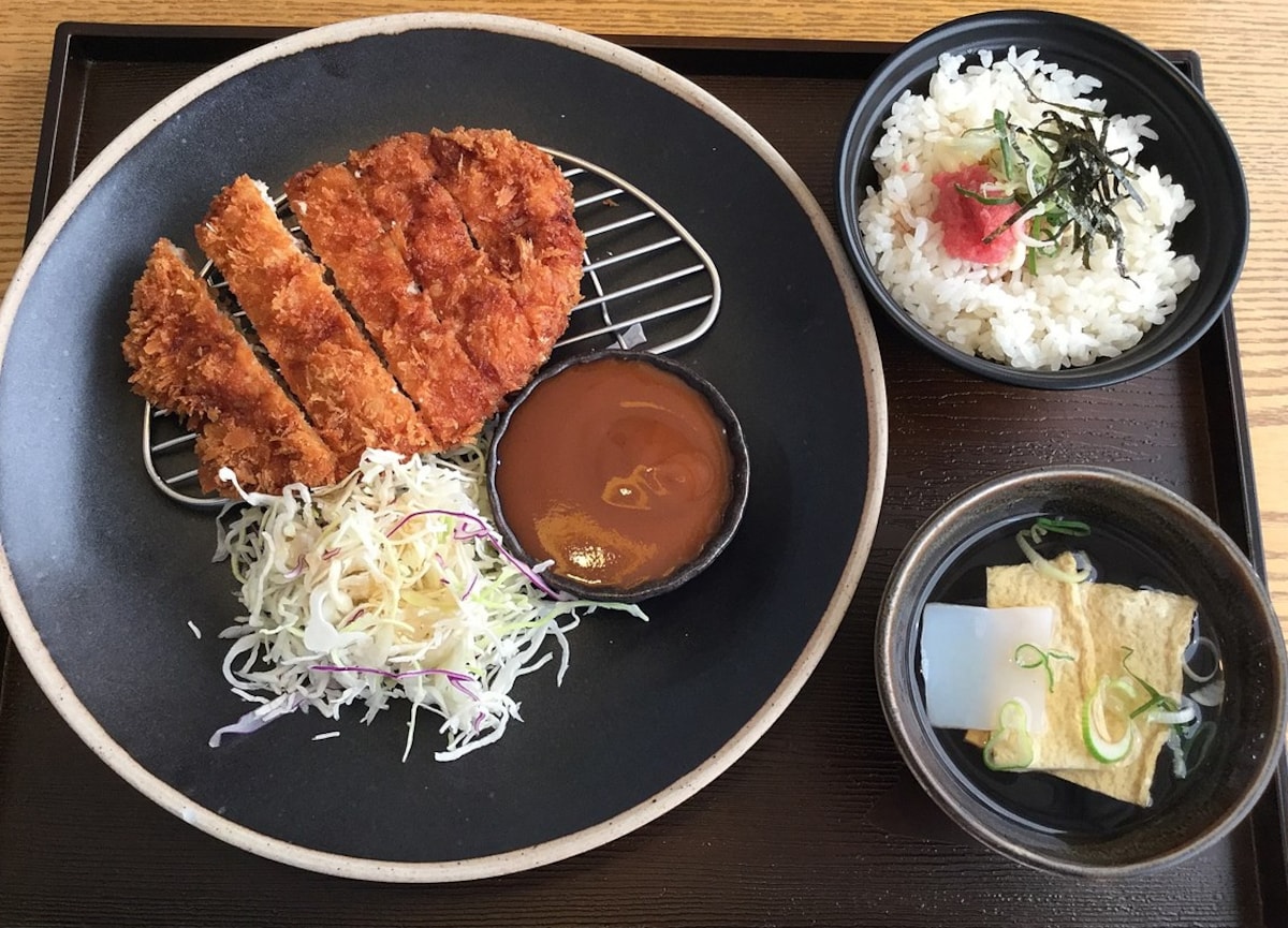 3. ทงคัตสึ (Tonkatsu)