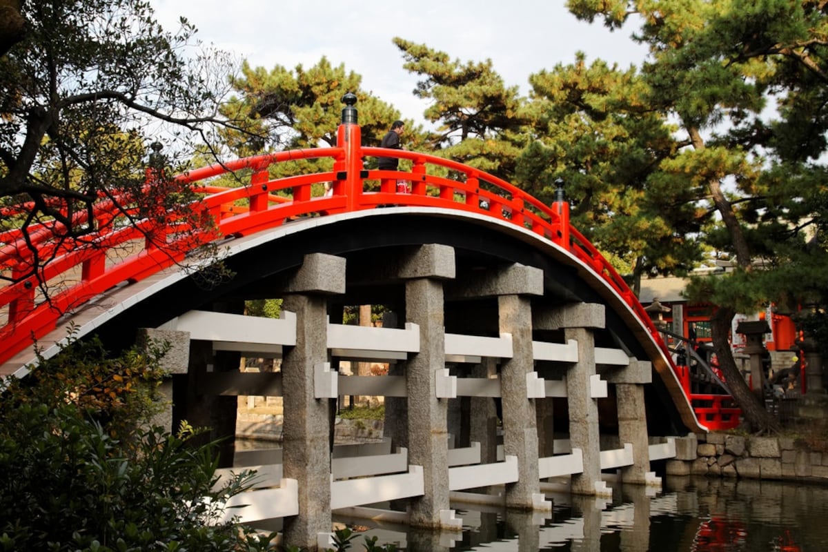 2. ศาลเจ้าสุมิโยชิ ไทฉะ (Sumiyoshi Taisha)