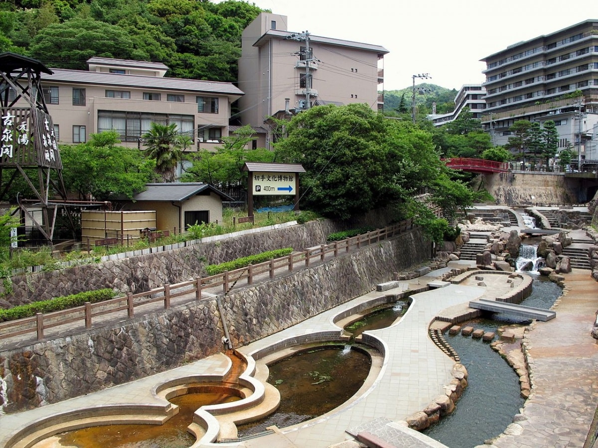 9. อะริมะ ออนเซ็น (Arima Onsen)