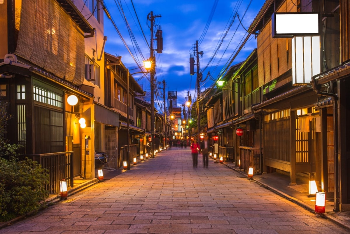 Go on a Night Walk in Gion