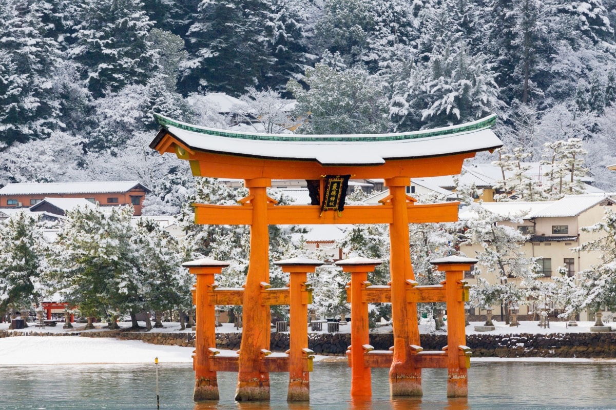 ศาลเจ้าอิสึคุชิมะ  (Itsukushima Shrine)