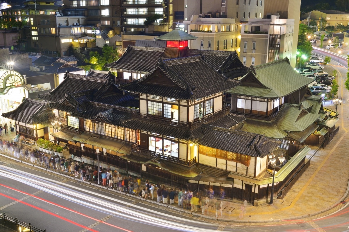 2. โดโกะออนเซ็น (Dogo Onsen)