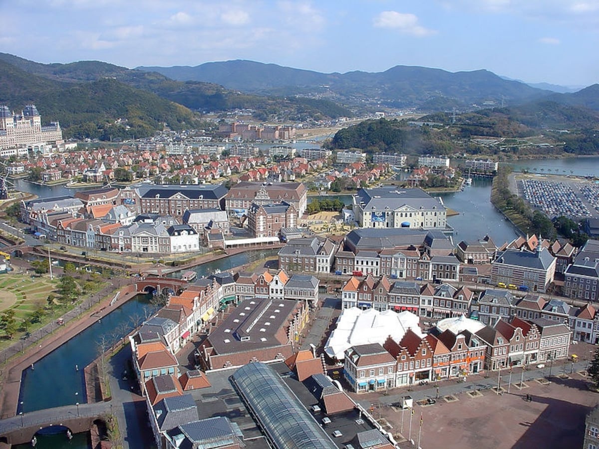 5. สวนสนุกเฮาส์เทนบอช (Huis Ten Bosch)